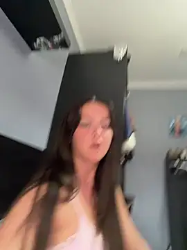 LolaSkyee online show from 5, 5, 2026