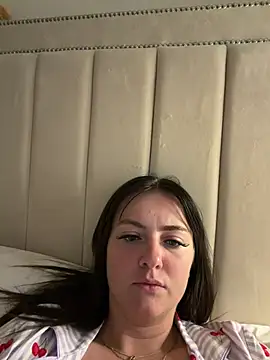LolaSkyee online show from 8, 5, 2026