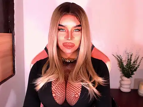 CyraHasABigCock online show from 26, 5, 2026