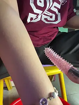 Snapshot of LunoChuckie chatting on 7, 4, 2026 LunoChuckie online show from 7, 4, 2026