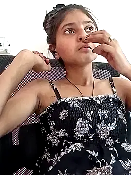 Snapshot of TANU01990 chatting on 9, 4, 2026 TANU01990 online show from 9, 4, 2026