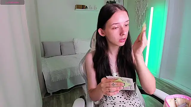 AnnaOddy online show from 10, 6, 2026
