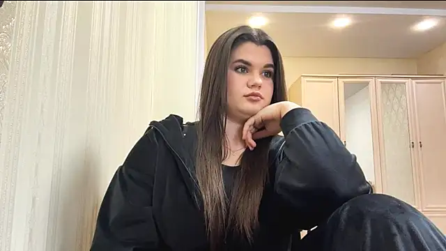 elaracuttie online show from 7, 4, 2026