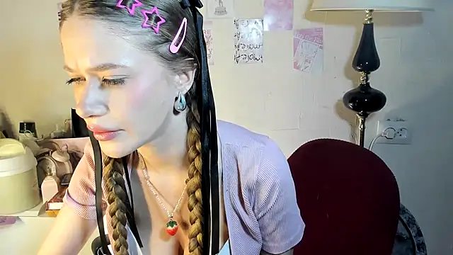 Snapshot of chloesweetbby chatting on 10, 4, 2026 chloesweetbby online show from 10, 4, 2026