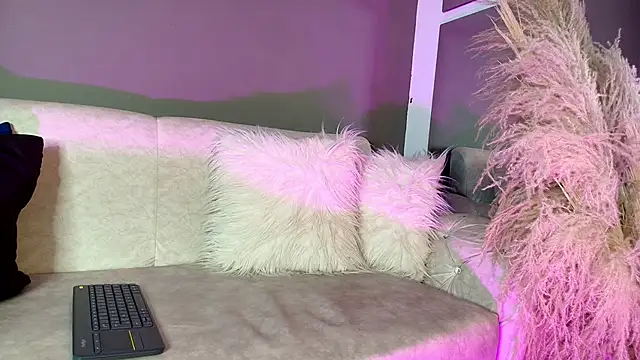 Zoee 8 online show from 25, 5, 2026