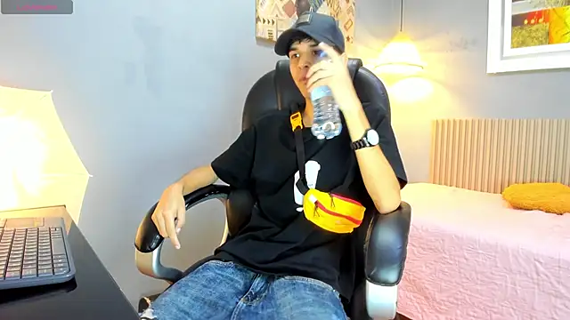 Snapshot of maxim_rod chatting on 19, 6, 2026 maxim rod online show from 19, 6, 2026