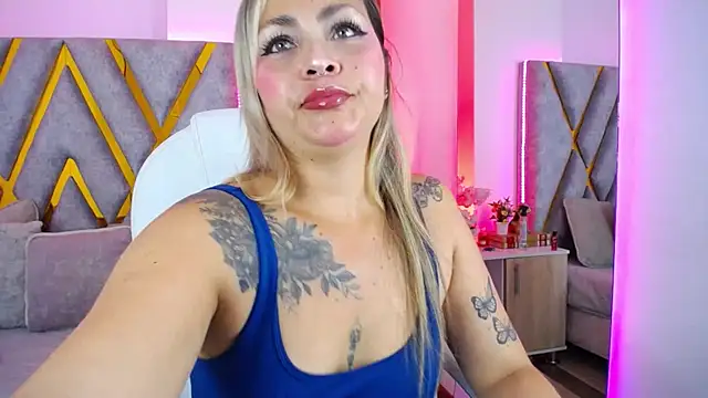 ElizabethJohnson  online show from 13, 4, 2026