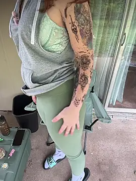 RoxyRedXO12 online show from 5, 4, 2026