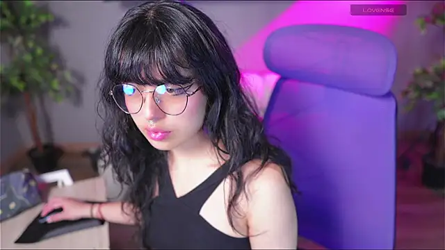 Snapshot of Saphyralux chatting on 8, 7, 2026 Saphyralux online show from 8, 7, 2026