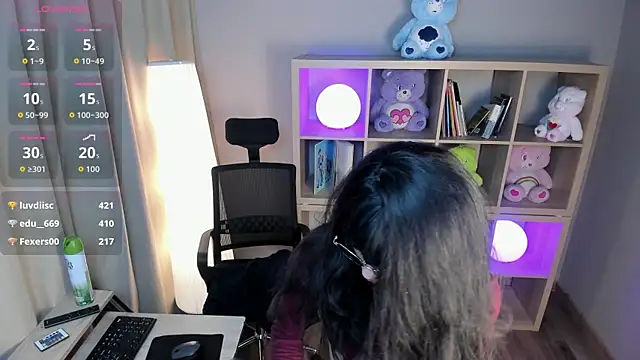 Snapshot of Saphyralux chatting on 26, 6, 2026 Saphyralux online show from 26, 6, 2026