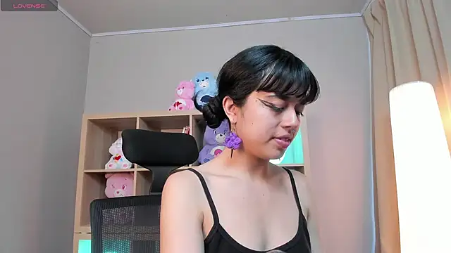 Snapshot of Saphyralux chatting on 30, 5, 2026 Saphyralux online show from 30, 5, 2026