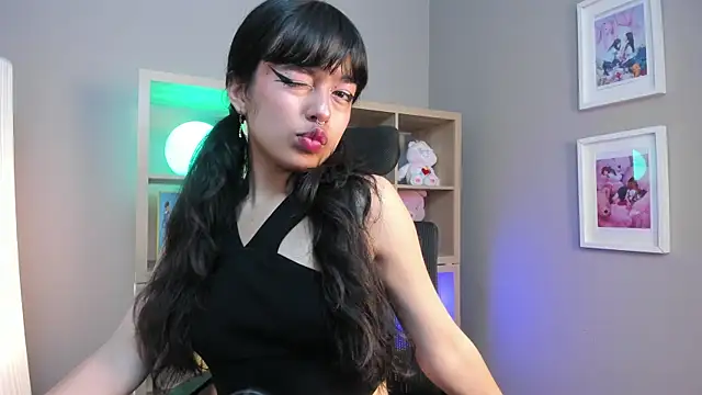 Snapshot of Saphyralux chatting on 27, 5, 2026 Saphyralux online show from 27, 5, 2026