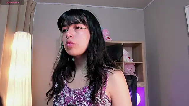 Snapshot of Saphyralux chatting on 11, 6, 2026 Saphyralux online show from 11, 6, 2026