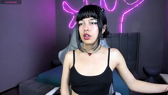 Snapshot of Saphyralux chatting on 9, 4, 2026 Saphyralux online show from 9, 4, 2026