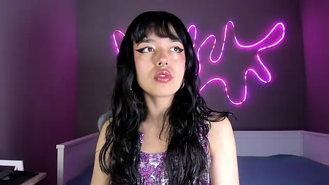 Snapshot of Saphyralux chatting on 2, 5, 2026 Saphyralux online show from 2, 5, 2026