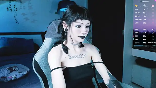 Snapshot of H3xD0ll chatting on 12, 7, 2026 H3xD0ll online show from 12, 7, 2026