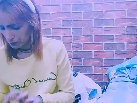 Snapshot of Alanadelray21 chatting on 6, 4, 2026 Alanadelray21 online show from 6, 4, 2026