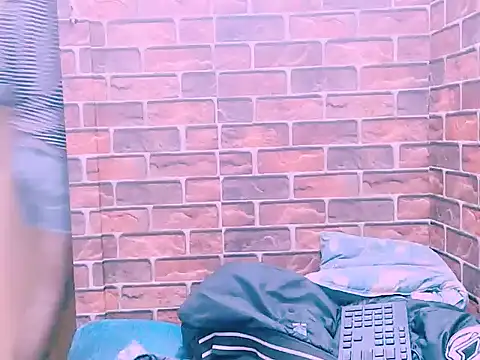 Snapshot of Alanadelray21 chatting on 7, 4, 2026 Alanadelray21 online show from 7, 4, 2026