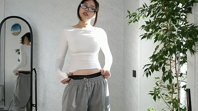 SecretTiny online show from 8, 4, 2026