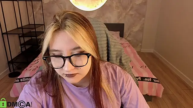 Luna Host online show from 7, 4, 2026