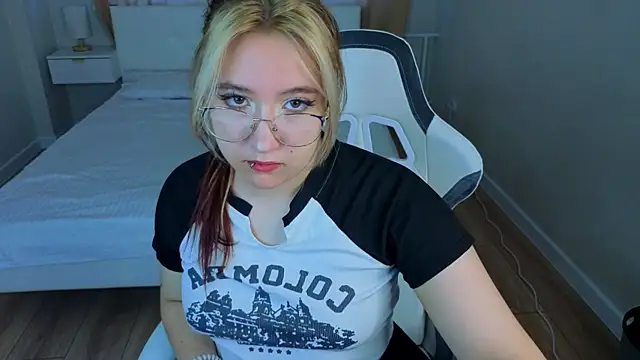 Luna Host online show from 9, 5, 2026