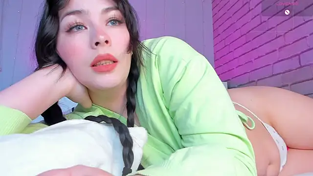 Snapshot of NatalForsy chatting on 4, 5, 2026 NatalForsy online show from 4, 5, 2026