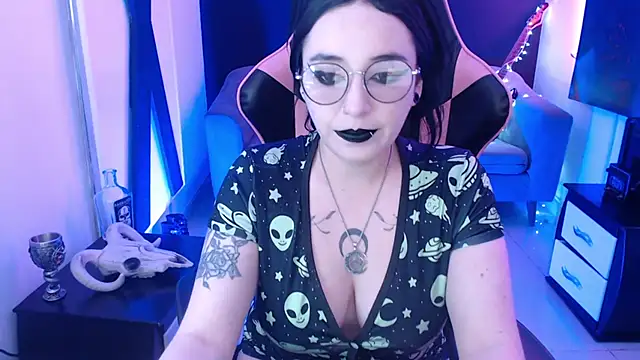 Snapshot of Nyxnocturne chatting on 5, 6, 2026 Nyxnocturne online show from 5, 6, 2026