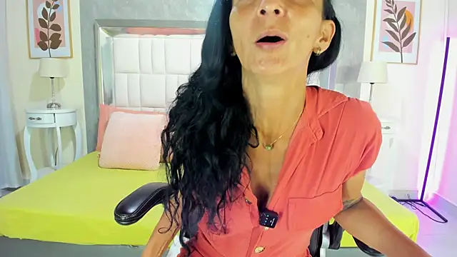 SamanttaLopez online show from 13, 4, 2026