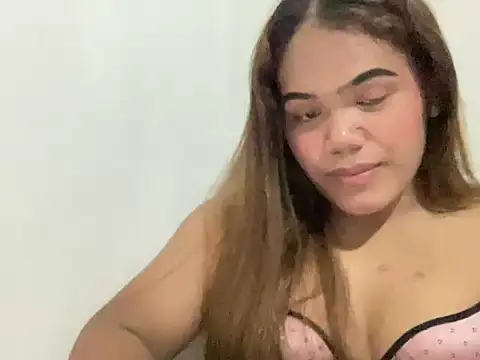 Snapshot of yourhotwild_bella chatting on 10, 4, 2026 yourhotwild bella online show from 10, 4, 2026