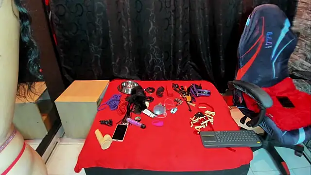 Annaleah  online show from 15, 4, 2026