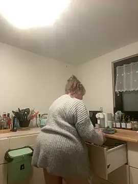 Tinchen Milf online show from 8, 4, 2026