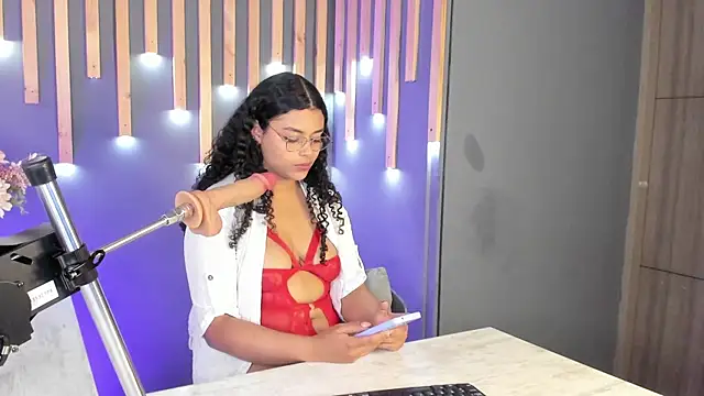 scarlett  2 online show from 4, 5, 2026