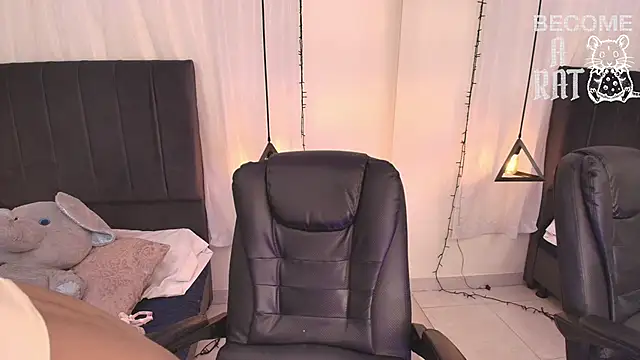 Honeyy 01 online show from 5, 6, 2026