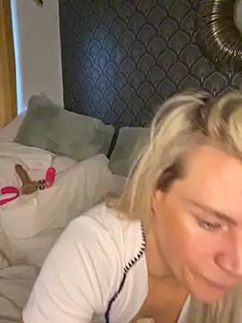 Snapshot of MazyBlue chatting on 14, 4, 2026 MazyBlue online show from 14, 4, 2026