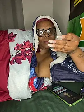 BoobsQueeen online show from 4, 7, 2026