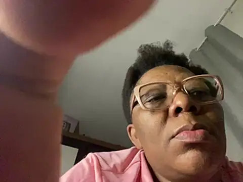 BoobsQueeen online show from 6, 8, 2026