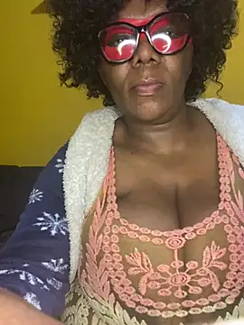 BoobsQueeen online show from 14, 6, 2026