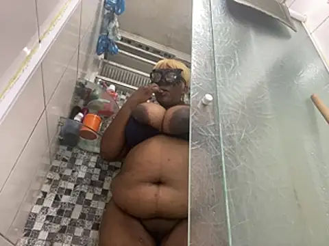 BoobsQueeen online show from 10, 5, 2026