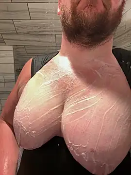 hugemanbreasts online show from 15, 5, 2026