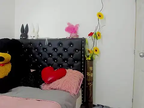 Nathaly Sam online show from 7, 4, 2026