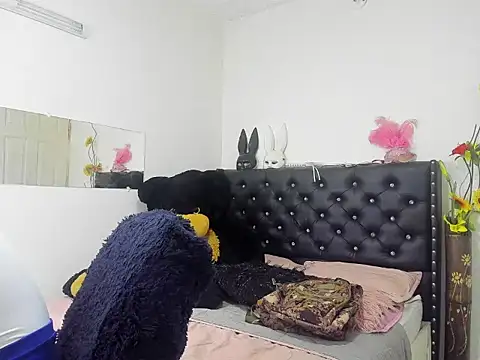 Nathaly Sam online show from 4, 4, 2026