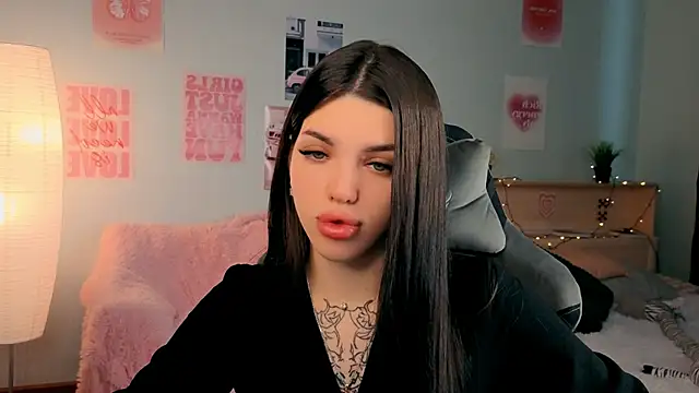 molly rettyy online show from 18, 4, 2026