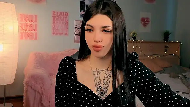 molly rettyy online show from 15, 4, 2026