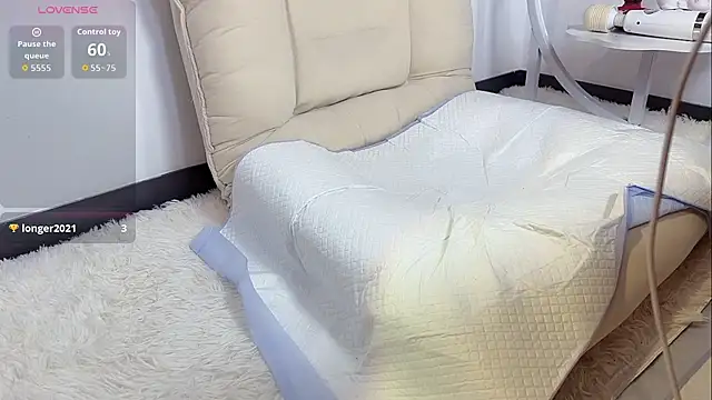 nicole-0329 online show from 10, 4, 2026