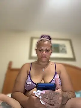 SHY QUINN online show from 28, 5, 2026