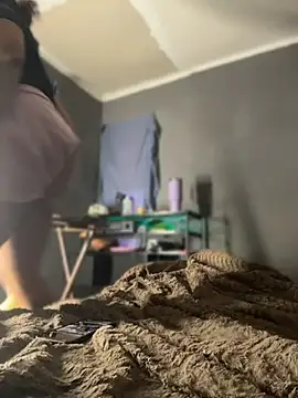 SHY QUINN online show from 4, 7, 2026