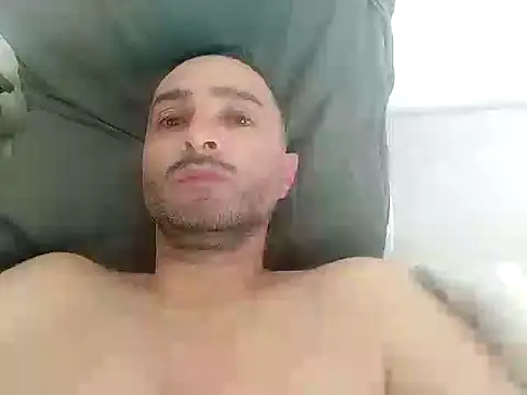 Snapshot of zzrkx chatting on 8, 4, 2026 zzrkx online show from 8, 4, 2026