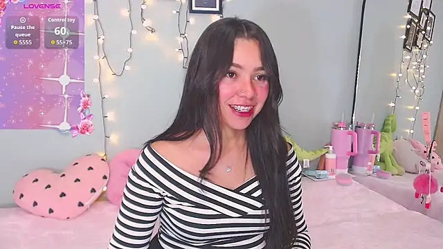 Snapshot of MissDulceRose chatting on 5, 4, 2026 MissDulceRose online show from 5, 4, 2026