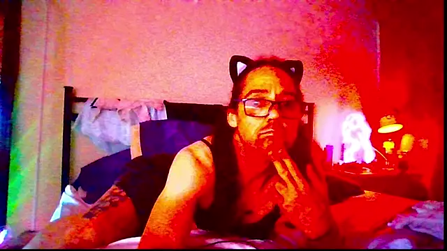 Snapshot of courtney1982 chatting on 6, 4, 2026 courtney1982 online show from 6, 4, 2026