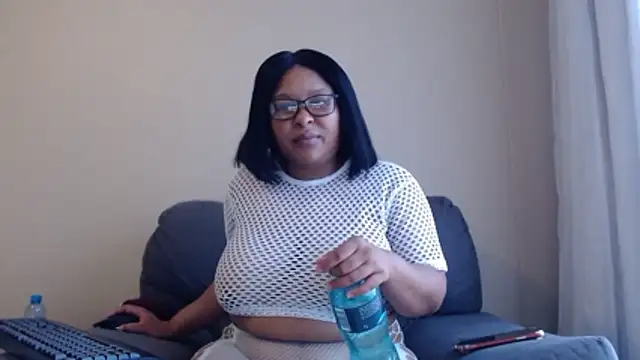 Snapshot of xxZoeyx chatting on 18, 1, 2026 xxZoeyx online show from 18, 1, 2026